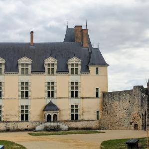 france/pays-de-la-loire/sainte-suzanne-et-chammes/chateau