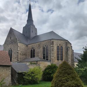 france/pays-de-la-loire/sainte-suzanne-et-chammes/eglise-sainte-suzanne