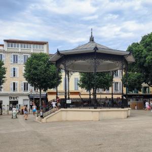 france/provence-alpes-cote-d-azur/antibes/rue-de-la-republique