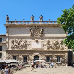 france/provence-alpes-cote-d-azur/avignon/hotel-des-monnaies