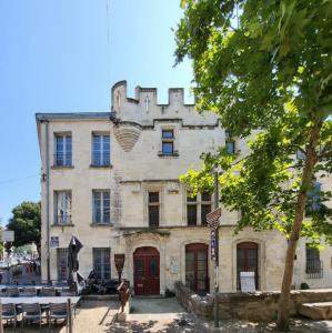 france/provence-alpes-cote-d-azur/avignon/rue-des-roues