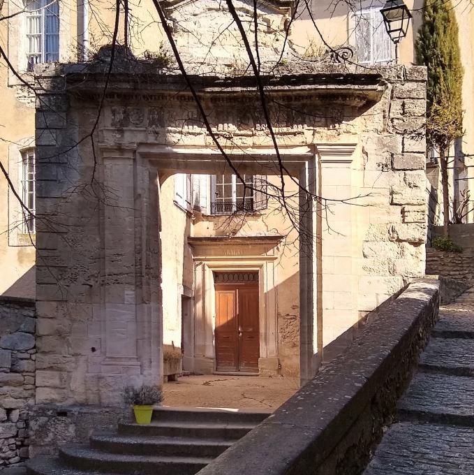 france/provence-alpes-cote-d-azur/bonnieux/ancienne-mairie