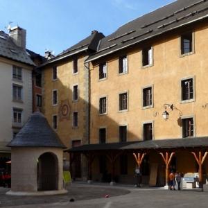 france/provence-alpes-cote-d-azur/briancon/place-d-armes