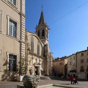 france/provence-alpes-cote-d-azur/carpentras/cathedrale-saint-siffrein