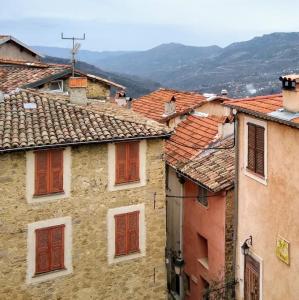 france/provence-alpes-cote-d-azur/coaraze/place-du-chateau