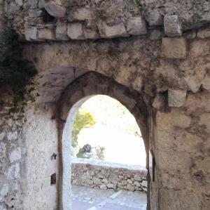 france/provence-alpes-cote-d-azur/eze/poterne-et-remparts