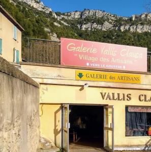 france/provence-alpes-cote-d-azur/fontaine-de-vaucluse/vallis-clausa