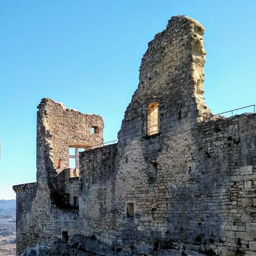 france/provence-alpes-cote-d-azur/lacoste/chateau