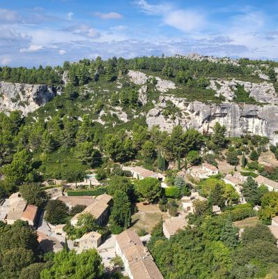 france/provence-alpes-cote-d-azur/les-baux-de-provence/place-saint-vincent-panorama