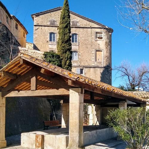 france/provence-alpes-cote-d-azur/menerbes/fontaine-lavoir