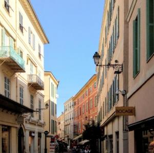 france/provence-alpes-cote-d-azur/menton/rue-saint-michel