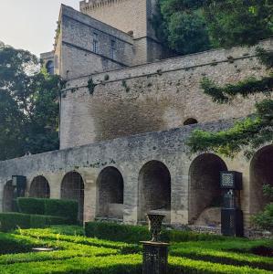 france/provence-alpes-cote-d-azur/rocher-mistral