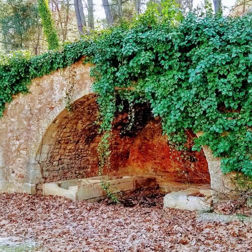 france/provence-alpes-cote-d-azur/roussillon/fontaine-lavoir-des-naiades