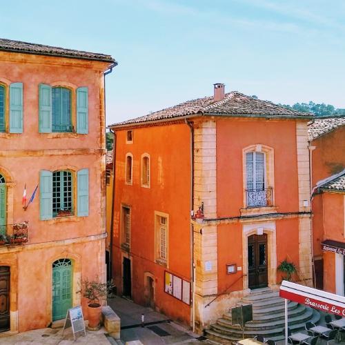 france/provence-alpes-cote-d-azur/roussillon/place-de-la-mairie