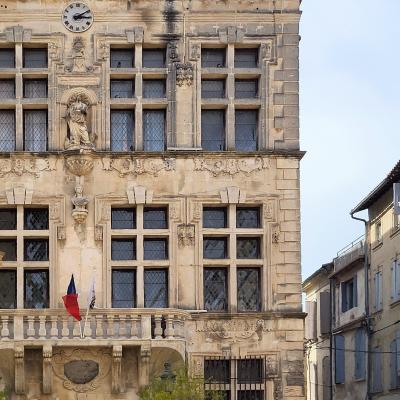 france/provence-alpes-cote-d-azur/tarascon/place-du-marche
