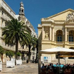 france/provence-alpes-cote-d-azur/toulon/place-victor-hugo