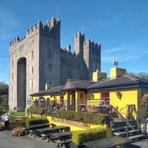 ireland/bunratty-castle-park