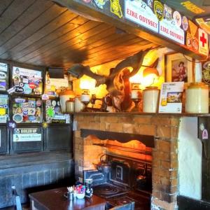 ireland/bunratty-castle-park/durty-nelly-s