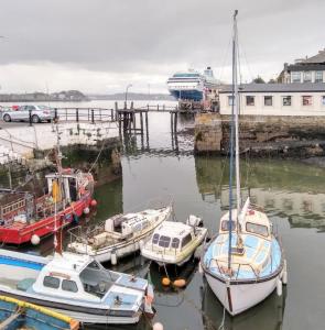 ireland/cobh/kennedy-pier