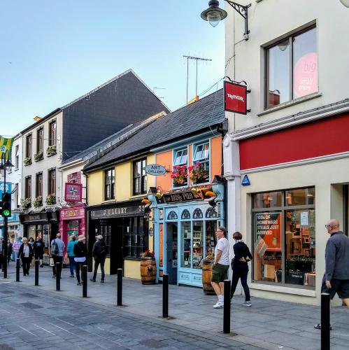 ireland/killarney/high-street-and-main-street