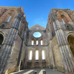 italia/abbazia-di-san-galgano