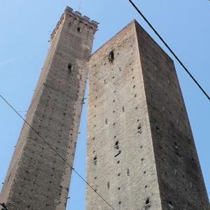 italia/bologna/due-torri-torre-asinelli-e-torre-garisenda