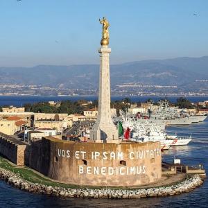 italia/messina/statua-della-madonna-del-porto