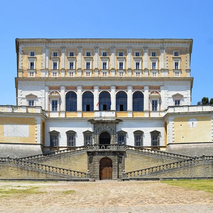 italia/palazzo-farnese-di-caprarola