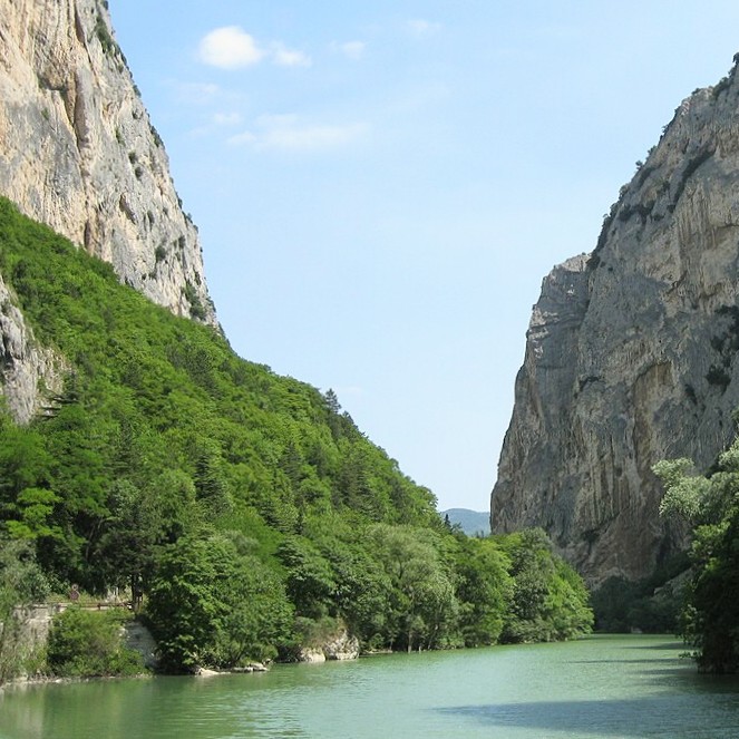 italia/riserva-naturale-statale-gola-del-furlo