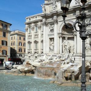 italia/roma/fontana-di-trevi