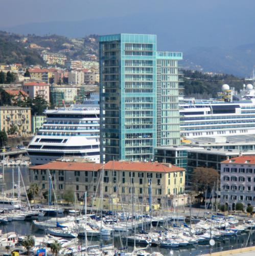 italia/savona/cruise-terminal