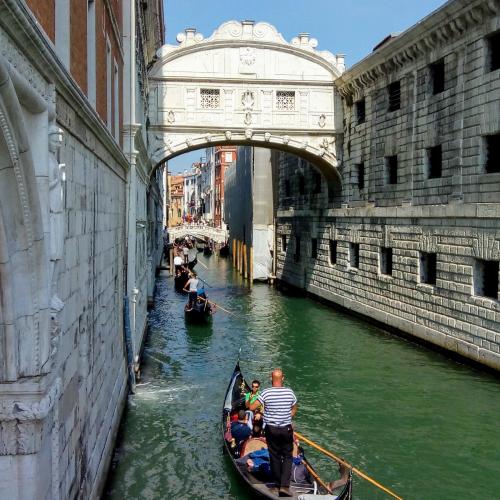 italia/venezia/ponte-dei-sospiri