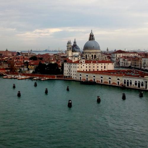 italia/venezia/punta-della-dogana