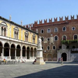 italia/verona/piazza-dei-signori-piazza-dante