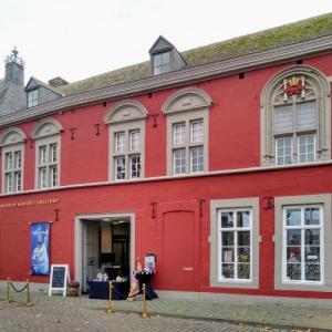 nederland/maastricht/museum-aan-het-vrijthof