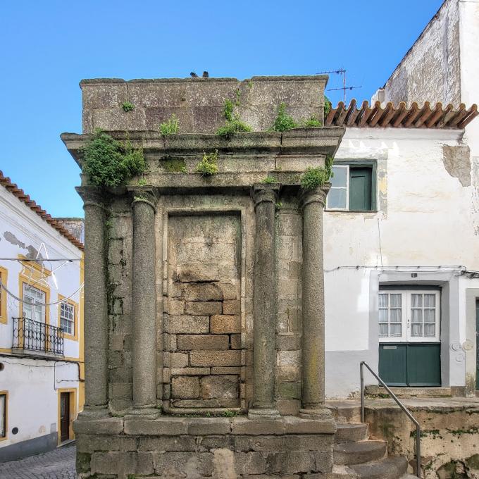 portugal/evora/caixa-de-agua-da-rua-nova