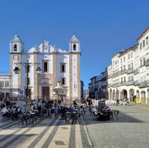 portugal/evora/praca-do-giraldo