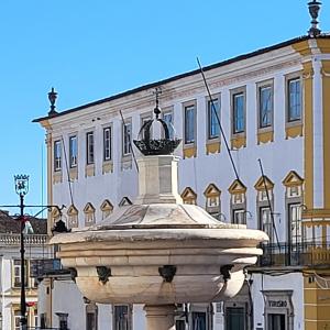 portugal/evora/praca-do-giraldo