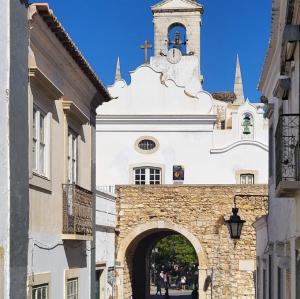 portugal/faro/arco-de-vila