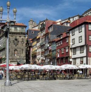 portugal/porto-portugal/praca-da-ribeira