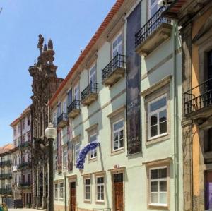 portugal/porto-portugal/rua-das-flores