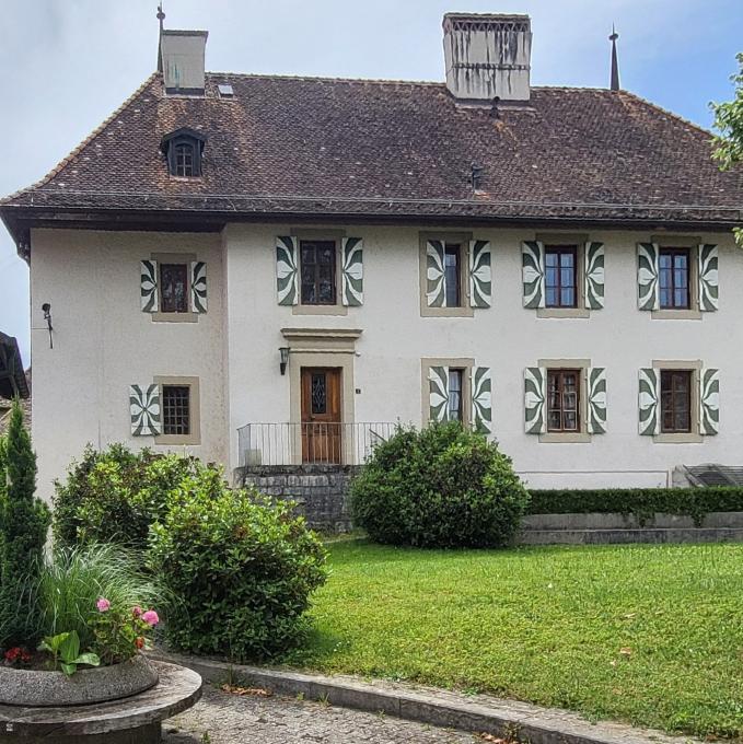 schweiz/bursins/ancien-prieure-chateau