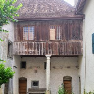 schweiz/bursins/ancien-prieure-chateau