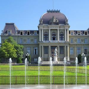 schweiz/lausanne/esplanade-de-montbenon