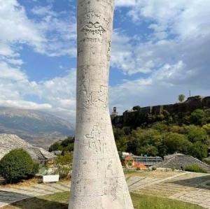 shqiperia/gjirokastra/obelisk