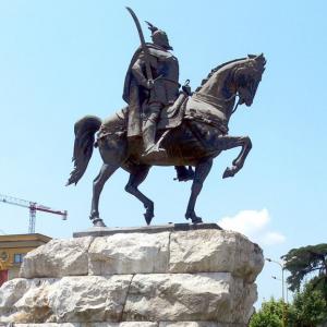 shqiperia/tirane/statuja-e-skenderbeut