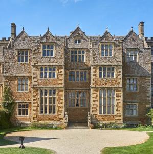 united-kingdom/chastleton-house