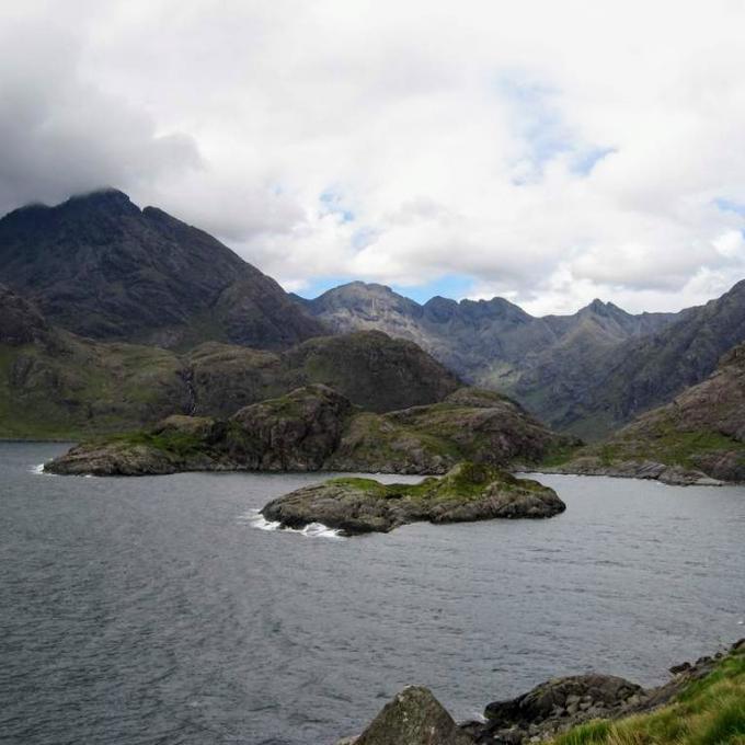 united-kingdom/cuillin-hills-viewpoint