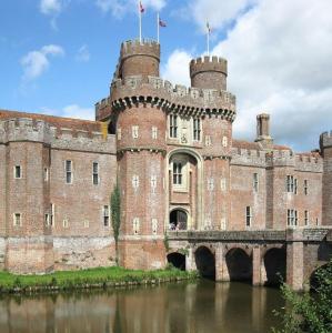 united-kingdom/eastbourne/herstmonceux-castle