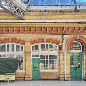united-kingdom/eastbourne/train-station